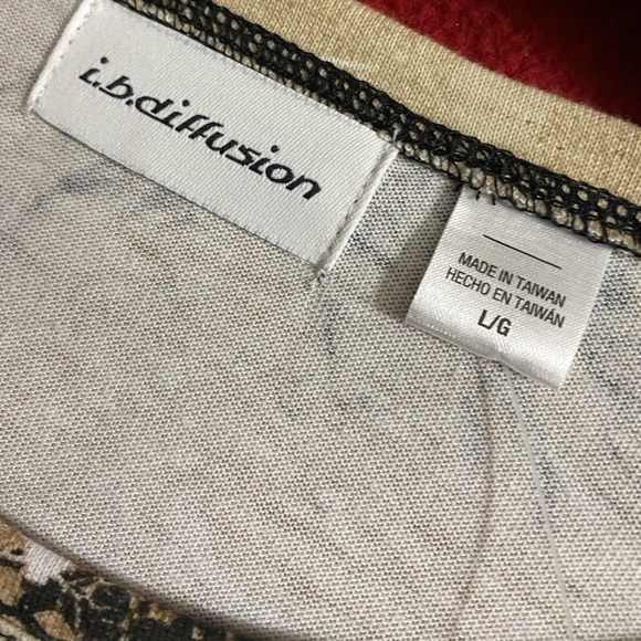 I.b.diffusion Halloween Themed Long Sleeve Shirt🎃 - Picture 3 of 6